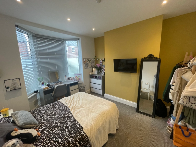 Spare Rooms - 4 Bed House - £90pppw - Thumbnail 2
